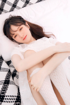 不扣钮的女孩 下载